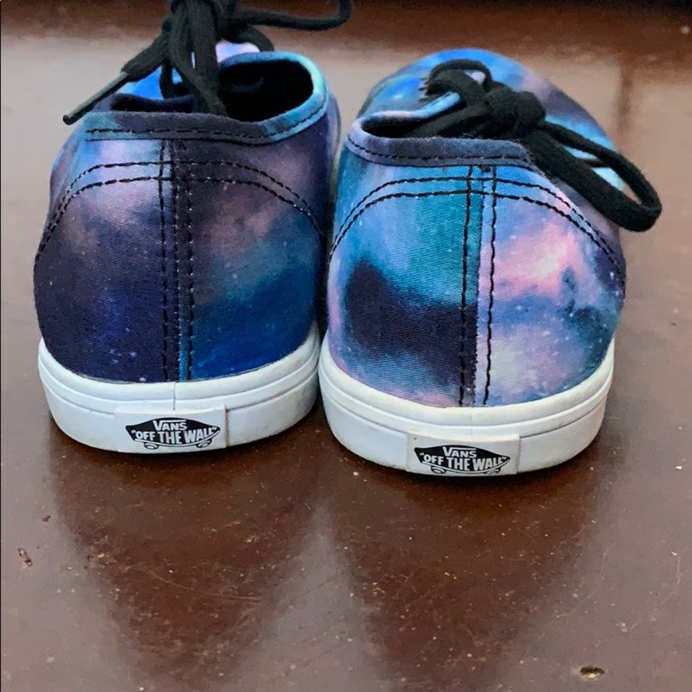 Space Vans - Picture 4 of 4
